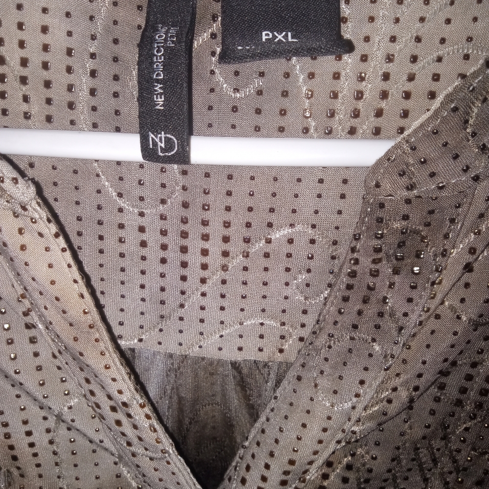 3/$10 New Directions Petite Top PXL V Neck Popover Studded Roll tab  blouse - Picture 3 of 7